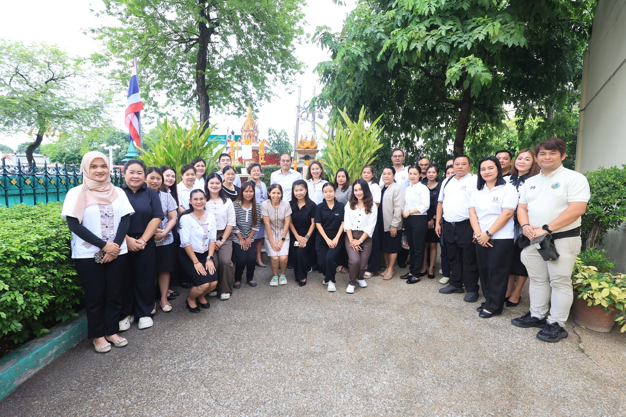 title - ผู้อำนวยการสำนักบริหารกลาง ส.ป.ก. สักการะสิ่งศักดิ์สิทธิ์ประจำ ส.ป.ก. เนื่องในโอกาสเข้ารับตำแหน่งใหม่ 